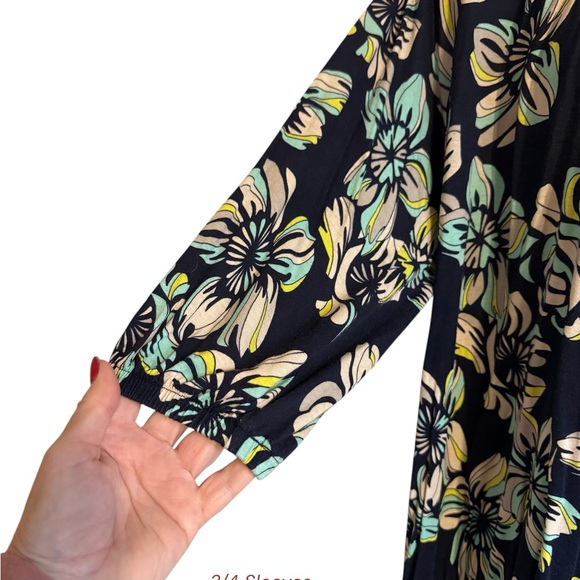 Ann Taylor Navy Floral Print Spring/Summer Top XLARGE      #4 - Picture 3 of 8